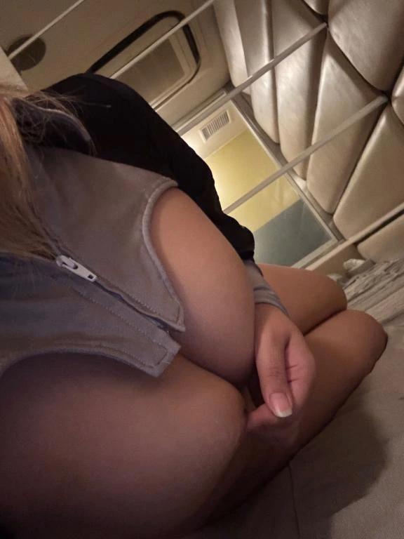 에치에치 기다리고 있습니다✨️