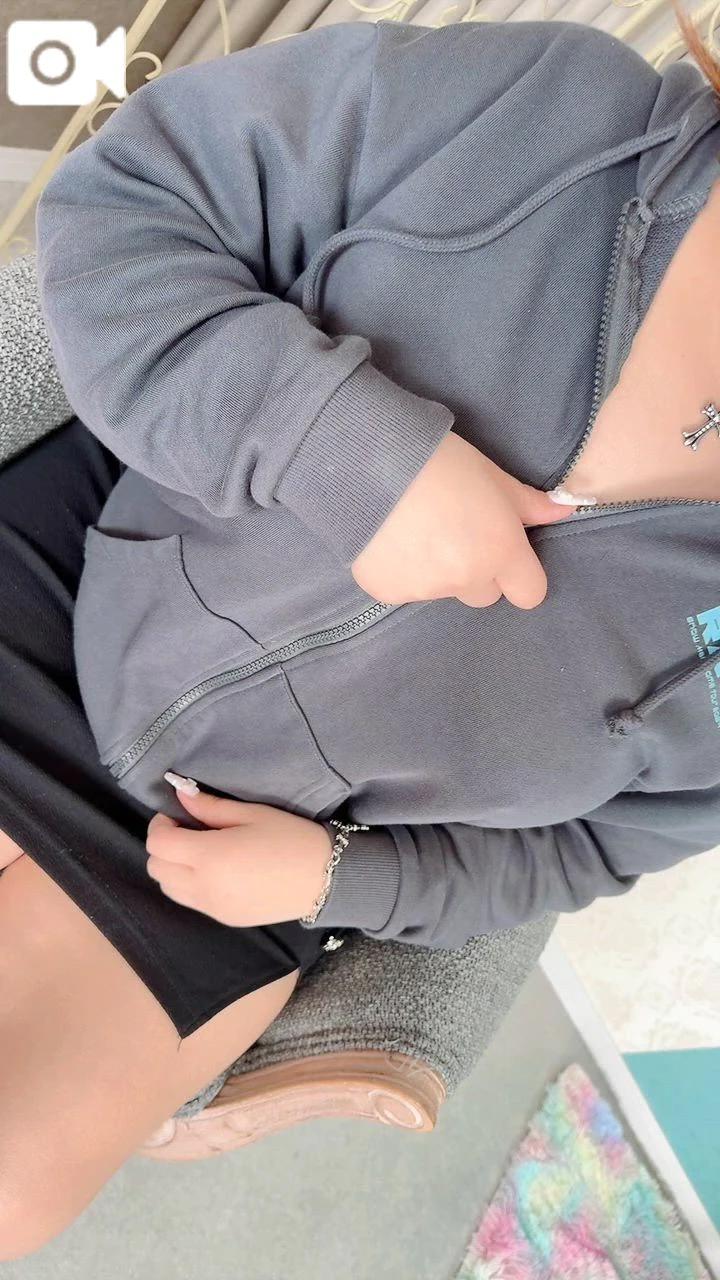 "함께 비밀 만들지 않아?"