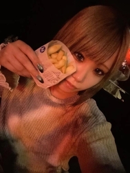 외롭다.