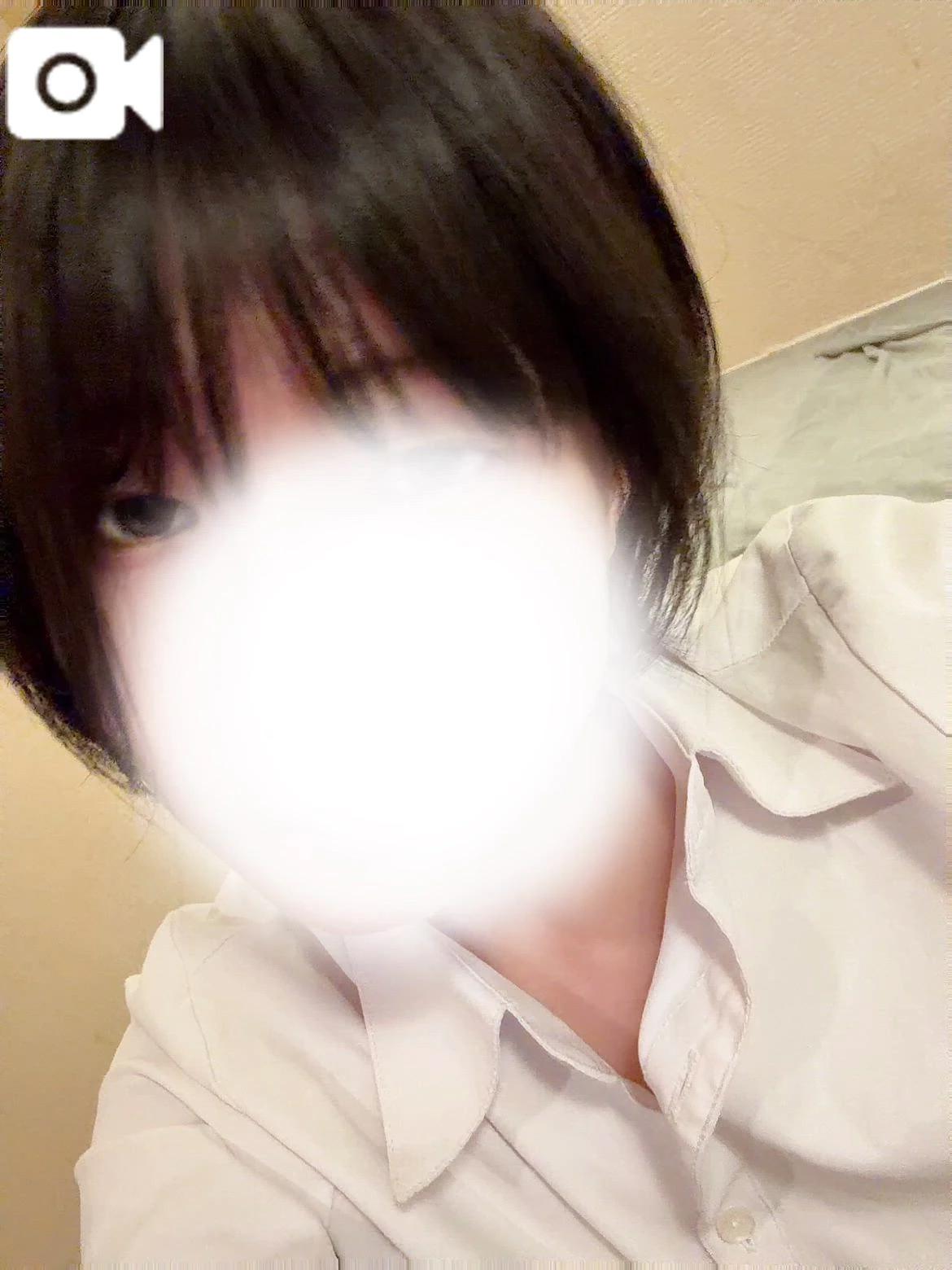 실은...
